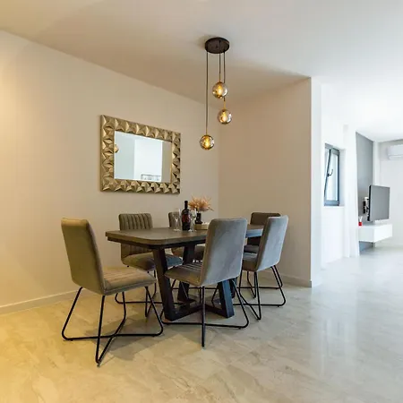 Casa Mia With Parking Apartment *