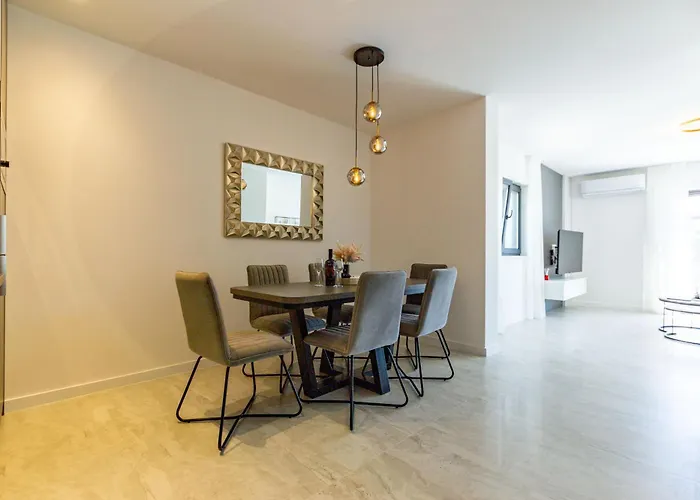 Casa Mia With Parking شقة *
